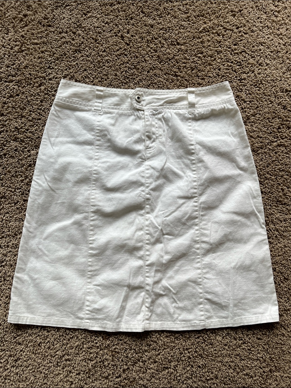 G.H. Bass White Denim A-Line Women's Skirt zip and button closure. Size 8
